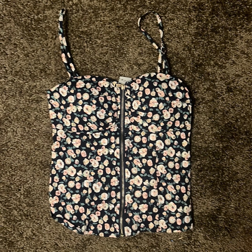 Miley + Molly Size S Floral Top